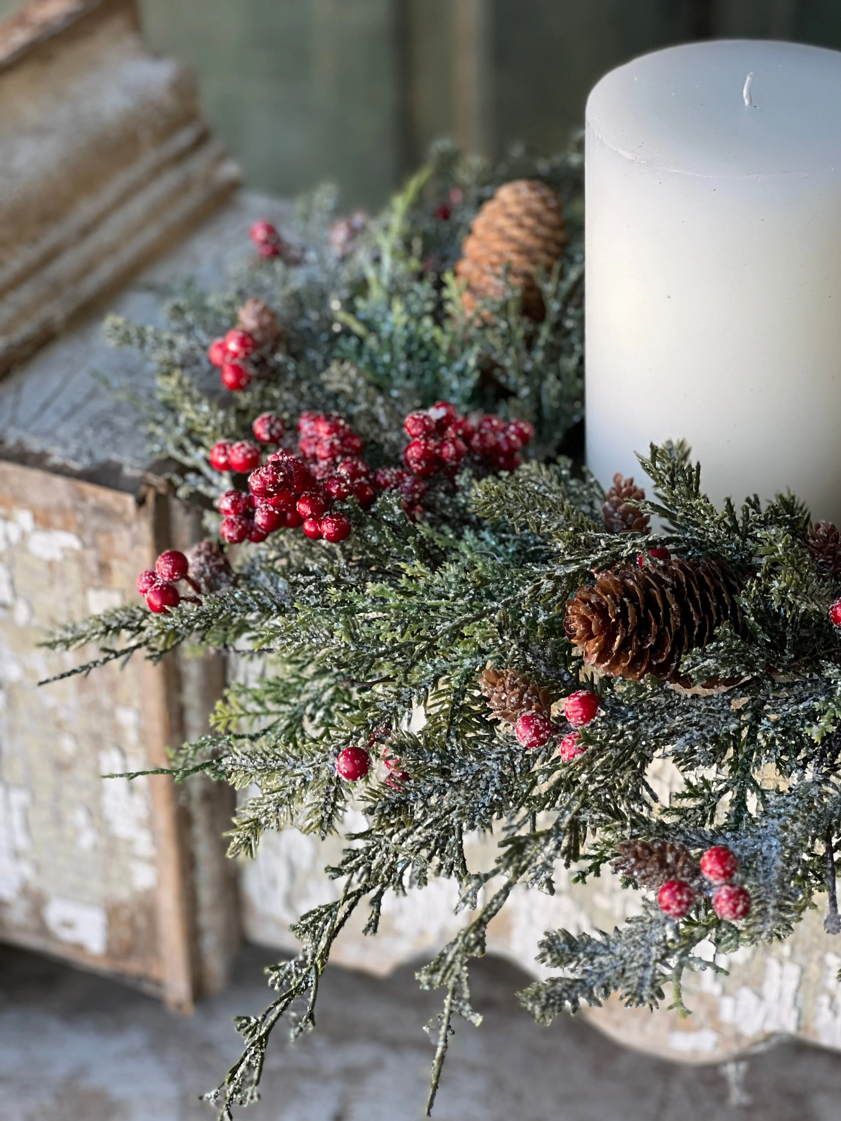 Divinity Berry Cedar Candle Ring | 18"