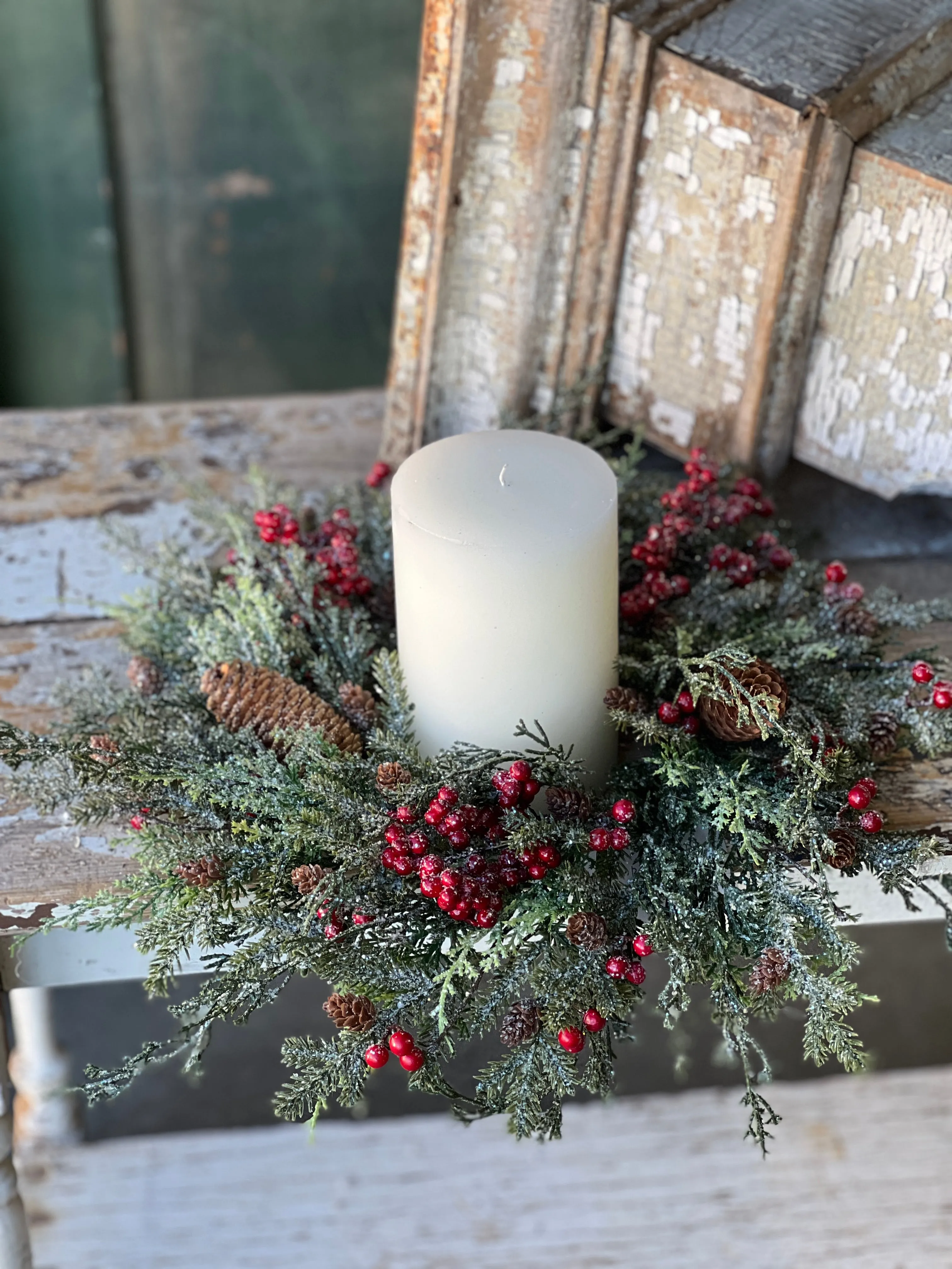 Divinity Berry Cedar Candle Ring | 18"